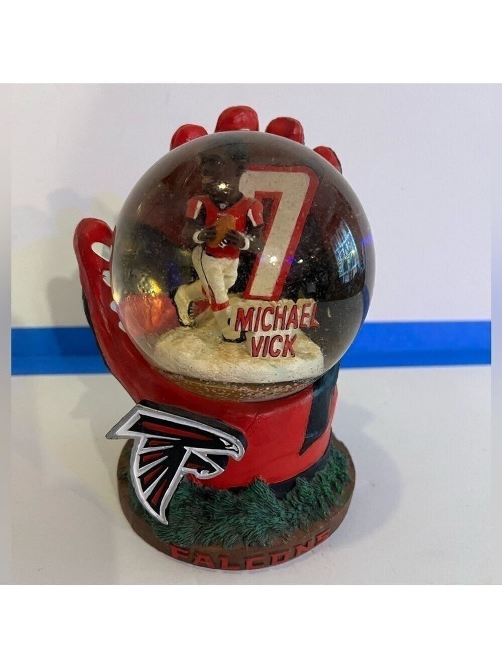 Michael Vick #7 Atlanta Falcons Forever Collectibles (#277 Of 5,004) Snow Globe